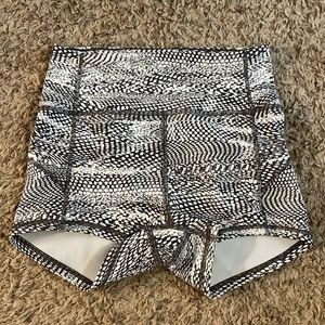 Lululemon size 4
